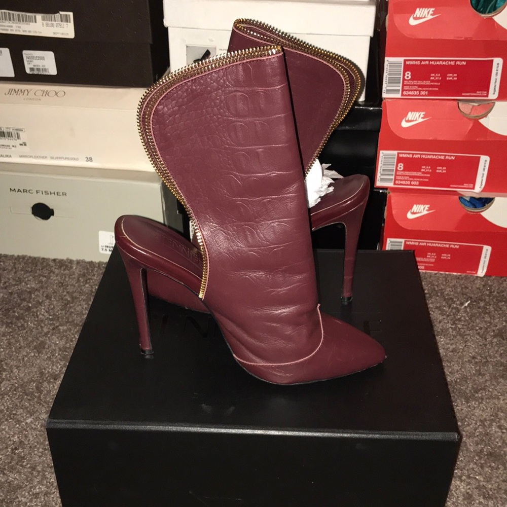 Jennifer Le bootie